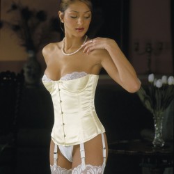 corset "overbust" C425 en satin ivoire avec 6 jarretelles ajustables fines