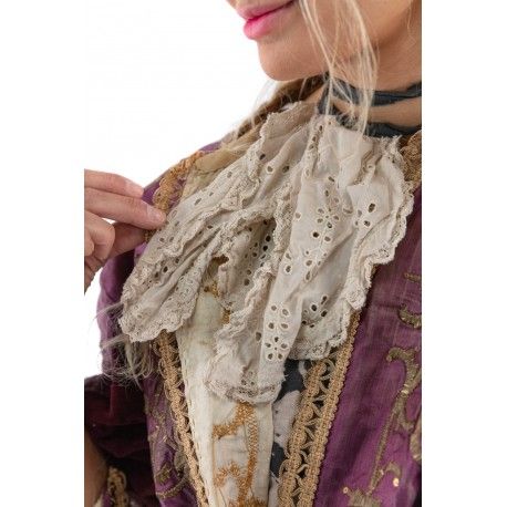 jabot Fairen in Moonlight Magnolia Pearl - 1