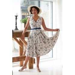 robe Krista Lee